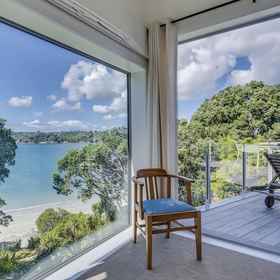 Room 1 Absolute Beachfront Oneroa, Campbells Bay Villas