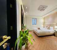 Lain-lain 7 Roomshala 134 Premium Rooms Saket