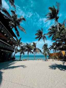 Bamboo House Beach Lodge & Restaurant