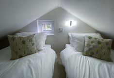 Others 7 Pear Tree Lodge