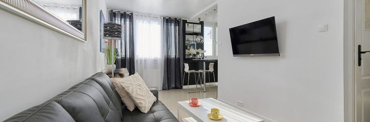 Lain-lain Black & White Studio by Renters