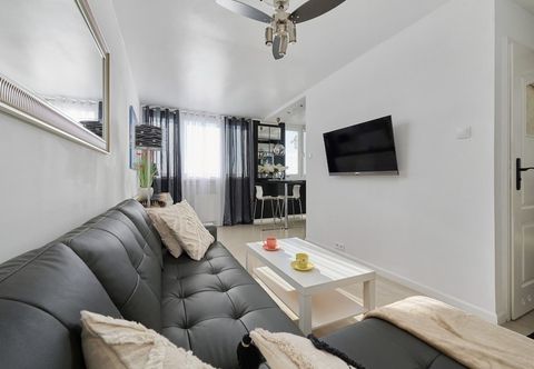 Lain-lain Black & White Studio by Renters