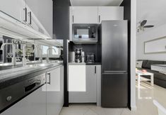 Lain-lain 6 Black & White Studio by Renters