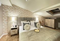 Others 3 White Lotus - LoftAffair Collection