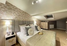 Others 4 White Lotus - LoftAffair Collection