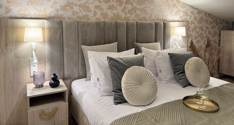 Others 2 White Lotus - LoftAffair Collection