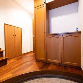 Interior entrance 1 โรงแรมดาวเทียมร็อปปองกิ, โรงแรม & ที่พัก Unlimital