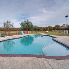 Interior1安娜寬敞度假屋,靠近麥金尼市中心,附泳池!,科林县飯店