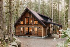 其他 39gs - Hot Tub - Wi-fi - Pets Ok 3 Bedroom Cabin by RedAwning