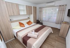 Others 5 Rooms and Apartment Pina