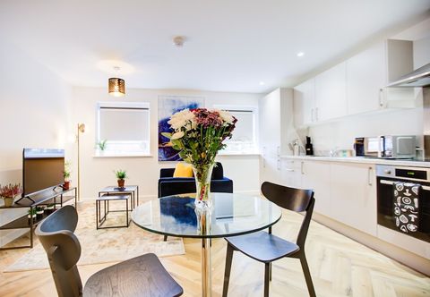 Others Hybrid Resi - Mitcham