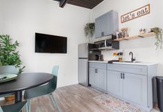 Others 3 South Bay Inn