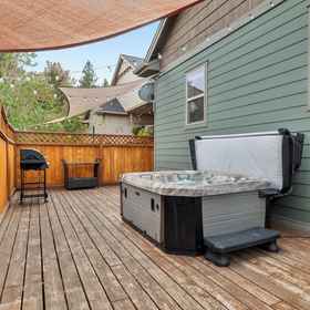 Primary image 1 Hot-tub, Pet-friendly, 30 min to Mt Bachelor!, Old Mill District Hotels