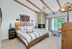 其他 2 Fresh & Modern 3 BDR Just Blocks From Beach!