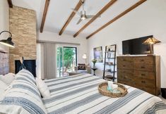 其他 4 Fresh & Modern 3 BDR Just Blocks From Beach!