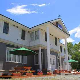 Primary image1White House,冰雪村飯店