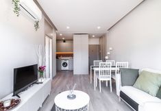 Others 5 Central Studio w Balcony 10 min to Lara Beach