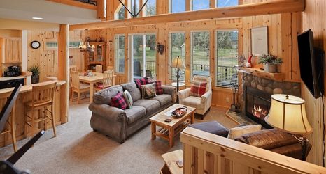 其他 2 Deer Park Cabin 3 Bedroom Home by RedAwning