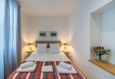 Others 3 Rey de Sevilla Flats Arenal