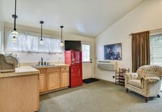 Others 6 Cozy Portland Studio w/ Electric Fireplace