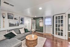 Others 3 Mi to Dtwn Seattle: Queen Anne Apartment!