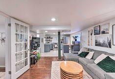 Others 6 3 Mi to Dtwn Seattle: Queen Anne Apartment!