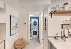 Others 7 3 Mi to Dtwn Seattle: Queen Anne Apartment!