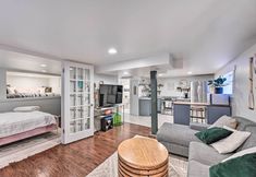 Others 5 3 Mi to Dtwn Seattle: Queen Anne Apartment!