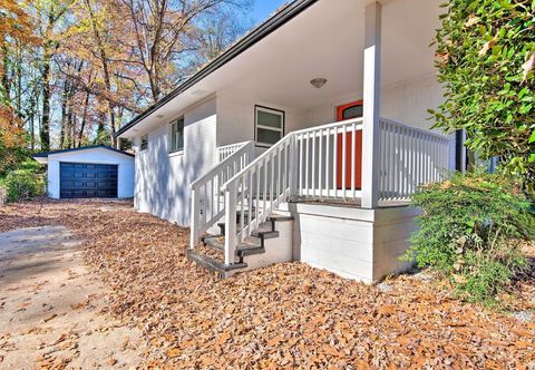 Others Centrally Located Atlanta Home w/ Yard!