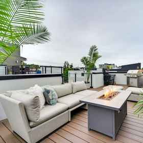 Primary image 1 Luxury Seattle Home w/ Rooftop Deck + Fire Pit!, Khách sạn North SeaTac Park