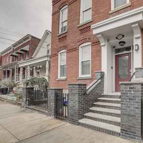 Interior1Comfy Bayonne Townhome ~ 11 Mi to NYC Attractions,雅克·马尔凯西藏艺术博物馆飯店