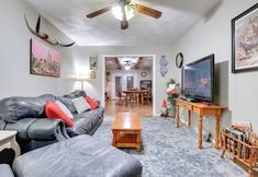 其他 2 Walk to At&t Stadium: Arlington Home w/ Patio!