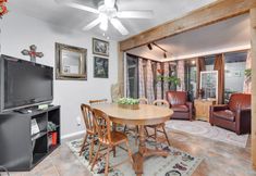 其他 7 Walk to At&t Stadium: Arlington Home w/ Patio!