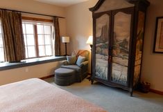 Others 2 Modern King Room In Heart Of Mt. Crested Butte Hotel Room by RedAwning