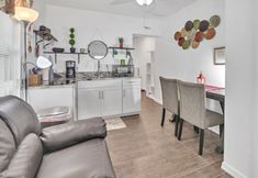 Lainnya 7 Spacious And Private Tampa Retreat 1 Bedroom Condo by Redawning