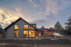 Others The Gem Estate by Avantstay Modern Farmhouse w/ Lavender Fields + Hot Tub