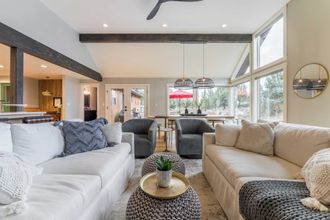 Others 4 The Gem Estate by Avantstay Modern Farmhouse w/ Lavender Fields + Hot Tub