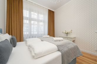 Others 4 One Bedroom Apartment for 3 by Renters