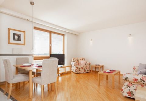 Others 5th Floor Apartment in Warsaw by Renters