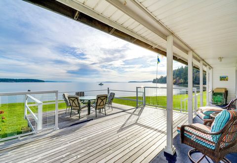 Others Bayfront Port Hadlock Retreat w/ Grill & Deck!