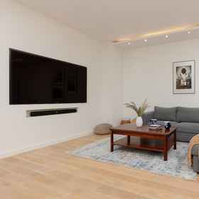 Primary image 1 3 Bedroom Apartment by Renters, Vistula University Hotels