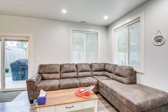 Khác 4 Westport Home w/ Hot Tub: 2 Blocks to Beach!