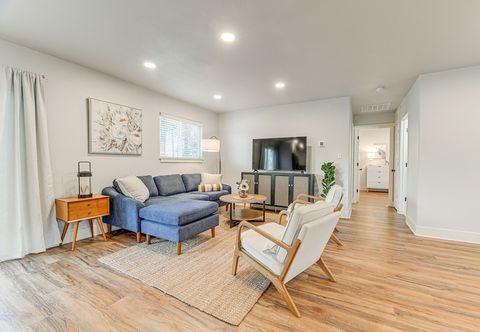 其他 Delightful Grants Pass Home With Hot Tub!