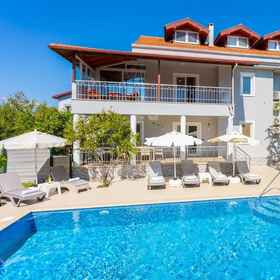 Room1達利安 Daisy 別墅,Karya Villa飯店