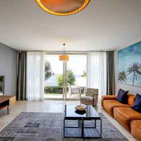 Primary image 1 Private Garden Oasis in 4-bed Flat, With Hotel Perks, Khách sạn Magi Beach