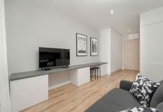 기타 5 Elegant Studio Free Garage by Renters