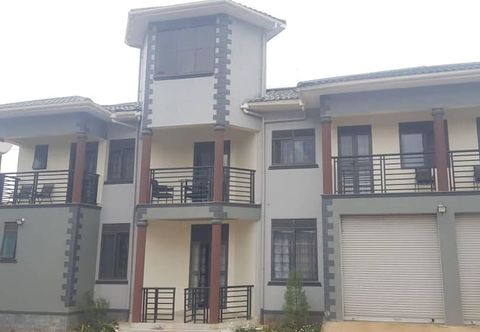 Others Inviting 9-bed Villa in Kampala