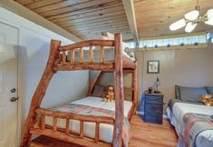 Others 6 Pet-friendly Washington Retreat w/ Hot Tub & Deck!