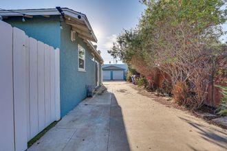 Others 4 Pet-friendly Oceanside Gem w/ Patio, Walk to Beach