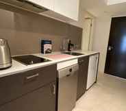 Others 7 Well Located 1bed Unit in Near Albert Park w/ Gym!